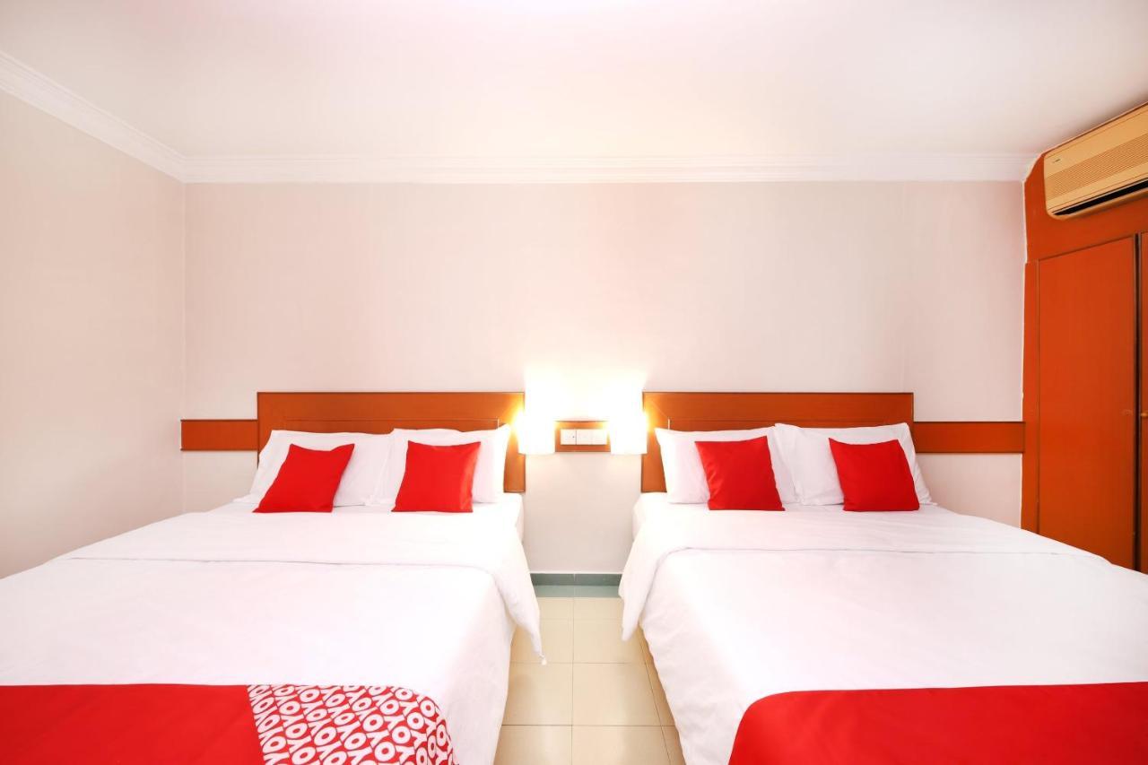 Oyo 764 Hotel Famous Inn Malacca Buitenkant foto