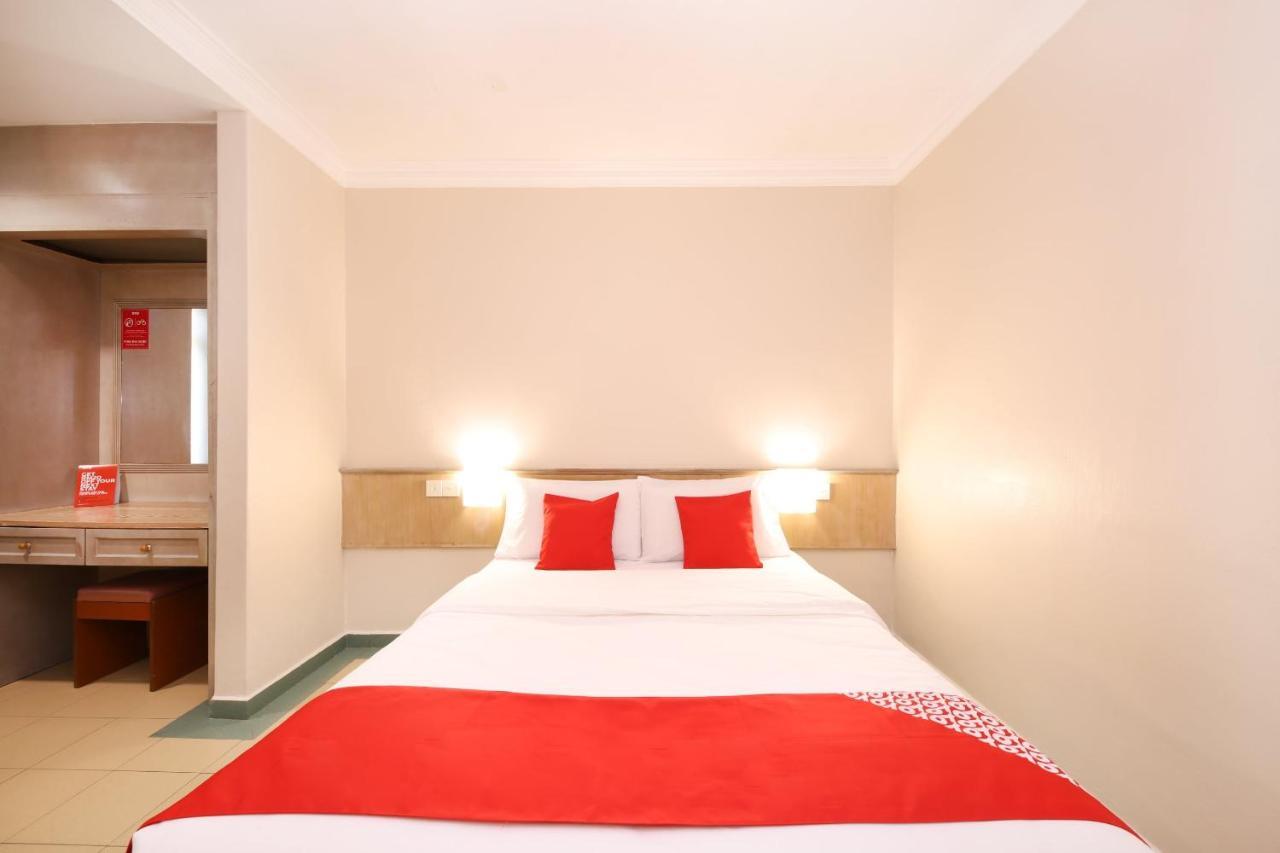 Oyo 764 Hotel Famous Inn Malacca Buitenkant foto