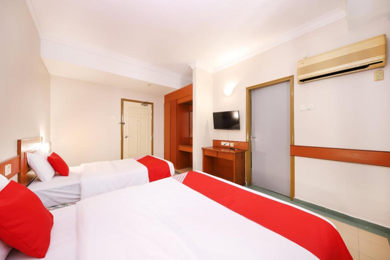 Oyo 764 Hotel Famous Inn Malacca Buitenkant foto