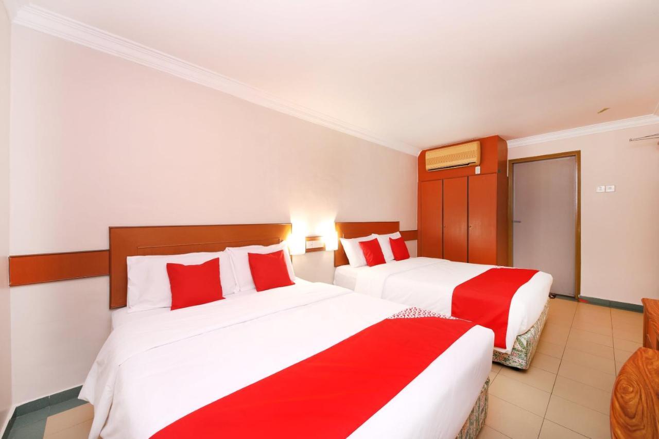 Oyo 764 Hotel Famous Inn Malacca Buitenkant foto
