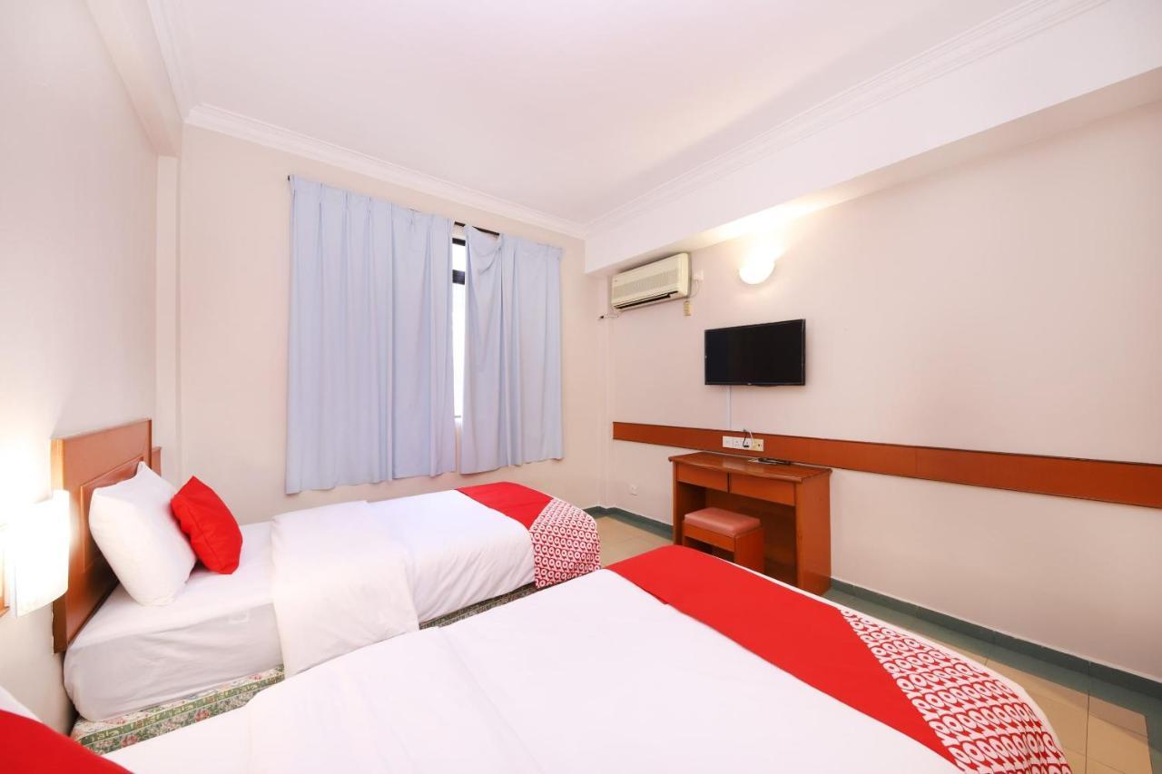 Oyo 764 Hotel Famous Inn Malacca Buitenkant foto