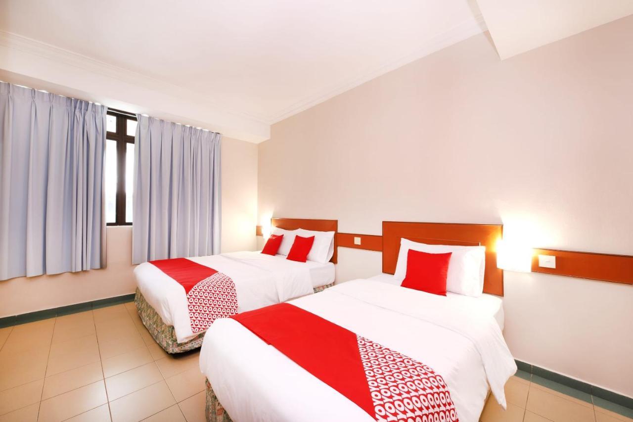 Oyo 764 Hotel Famous Inn Malacca Buitenkant foto