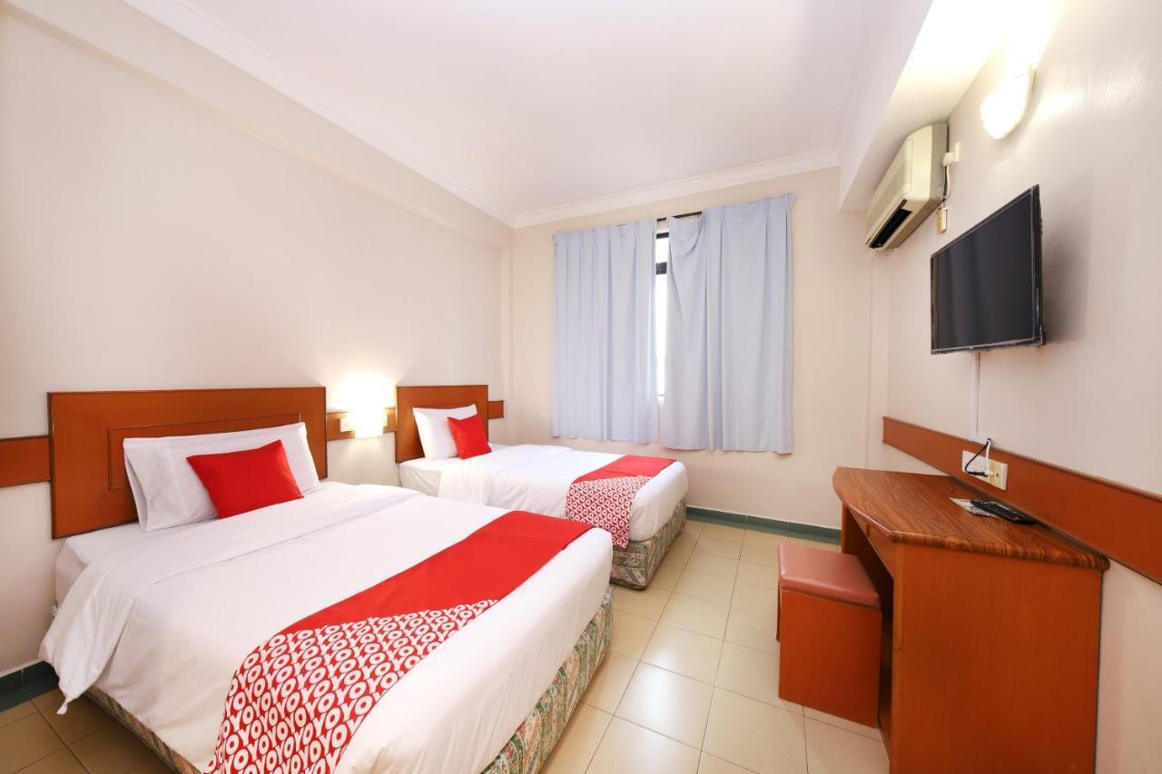 Oyo 764 Hotel Famous Inn Malacca Buitenkant foto