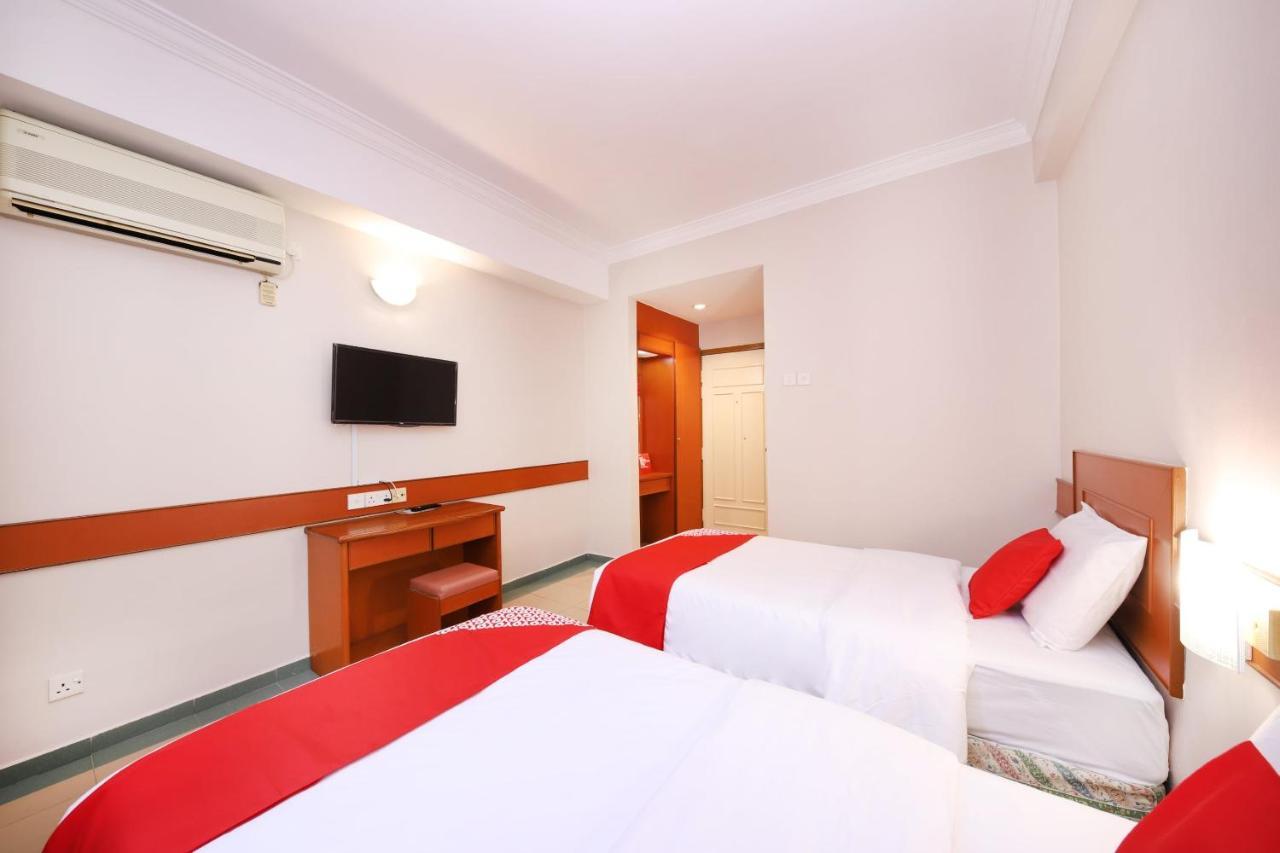Oyo 764 Hotel Famous Inn Malacca Buitenkant foto