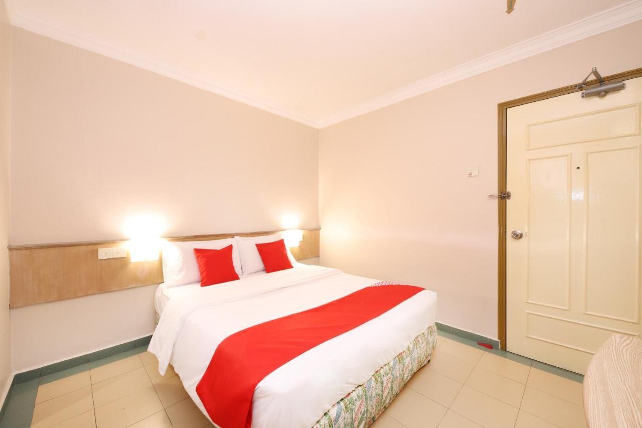 Oyo 764 Hotel Famous Inn Malacca Buitenkant foto
