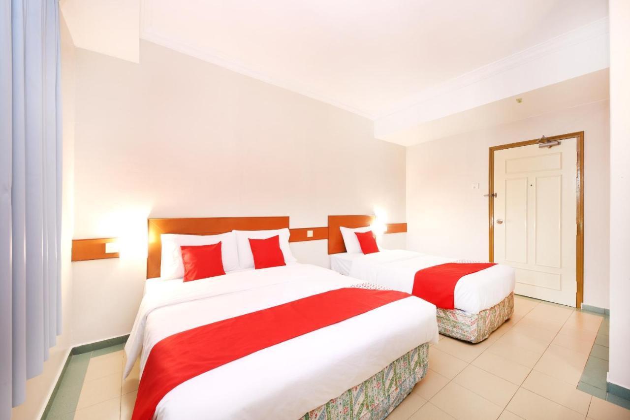 Oyo 764 Hotel Famous Inn Malacca Buitenkant foto