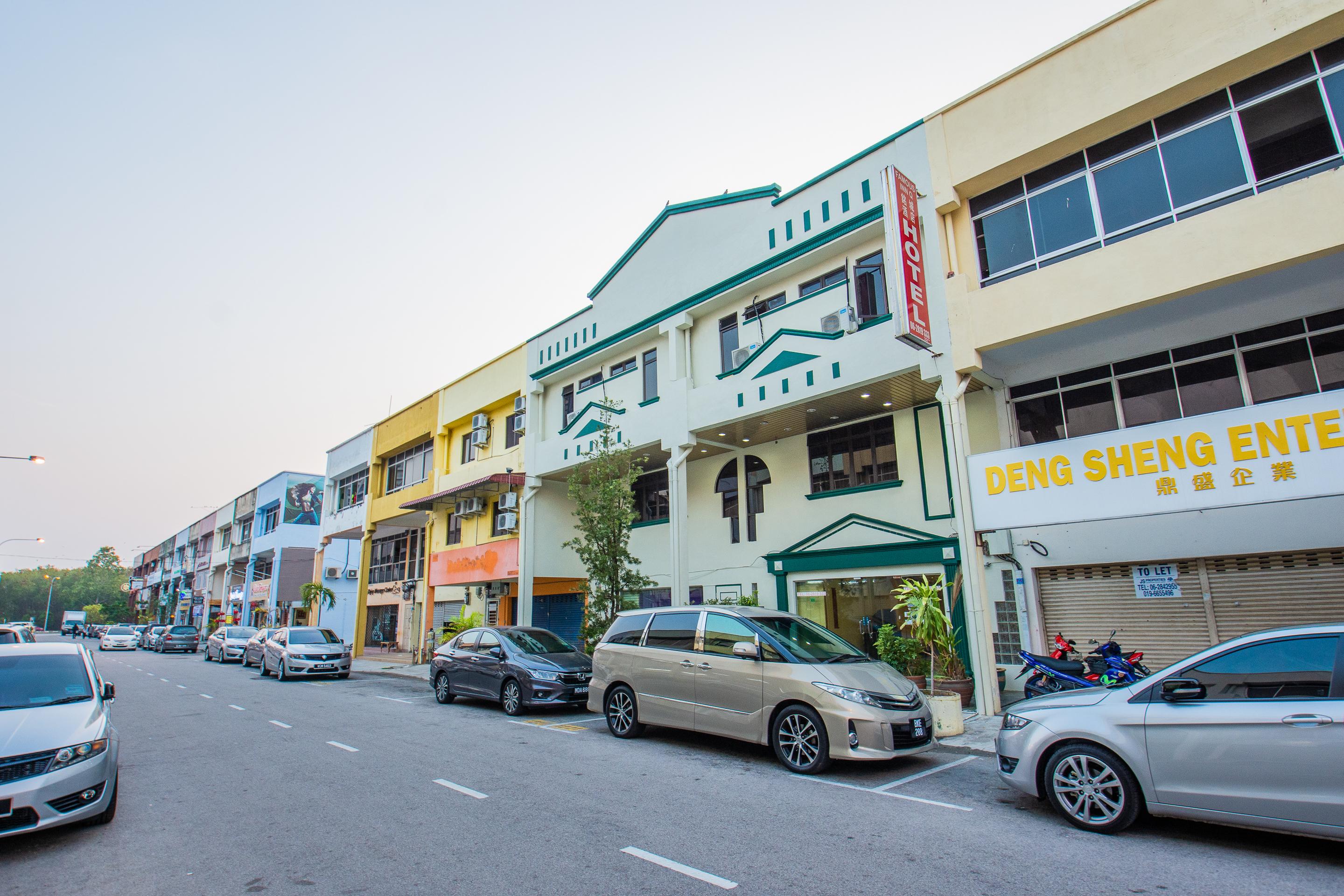 Oyo 764 Hotel Famous Inn Malacca Buitenkant foto