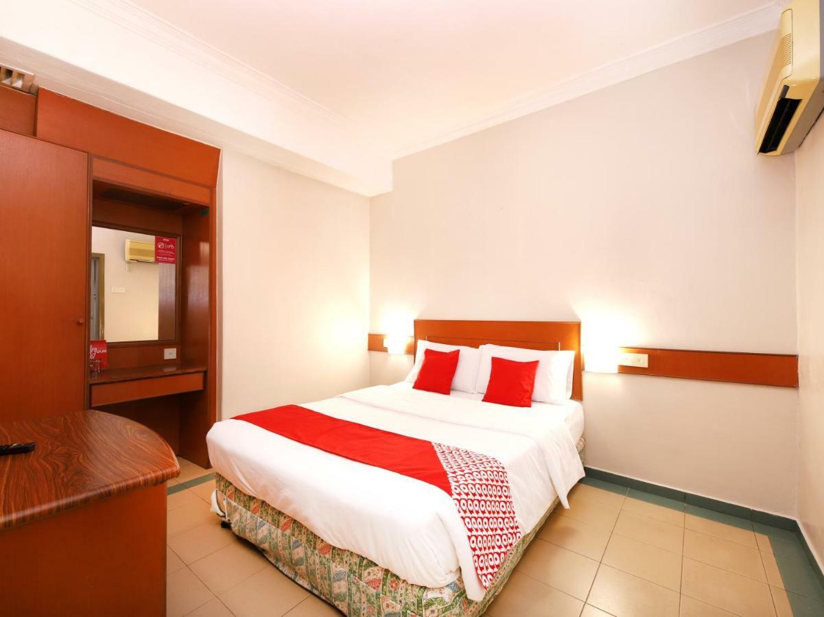 Oyo 764 Hotel Famous Inn Malacca Buitenkant foto