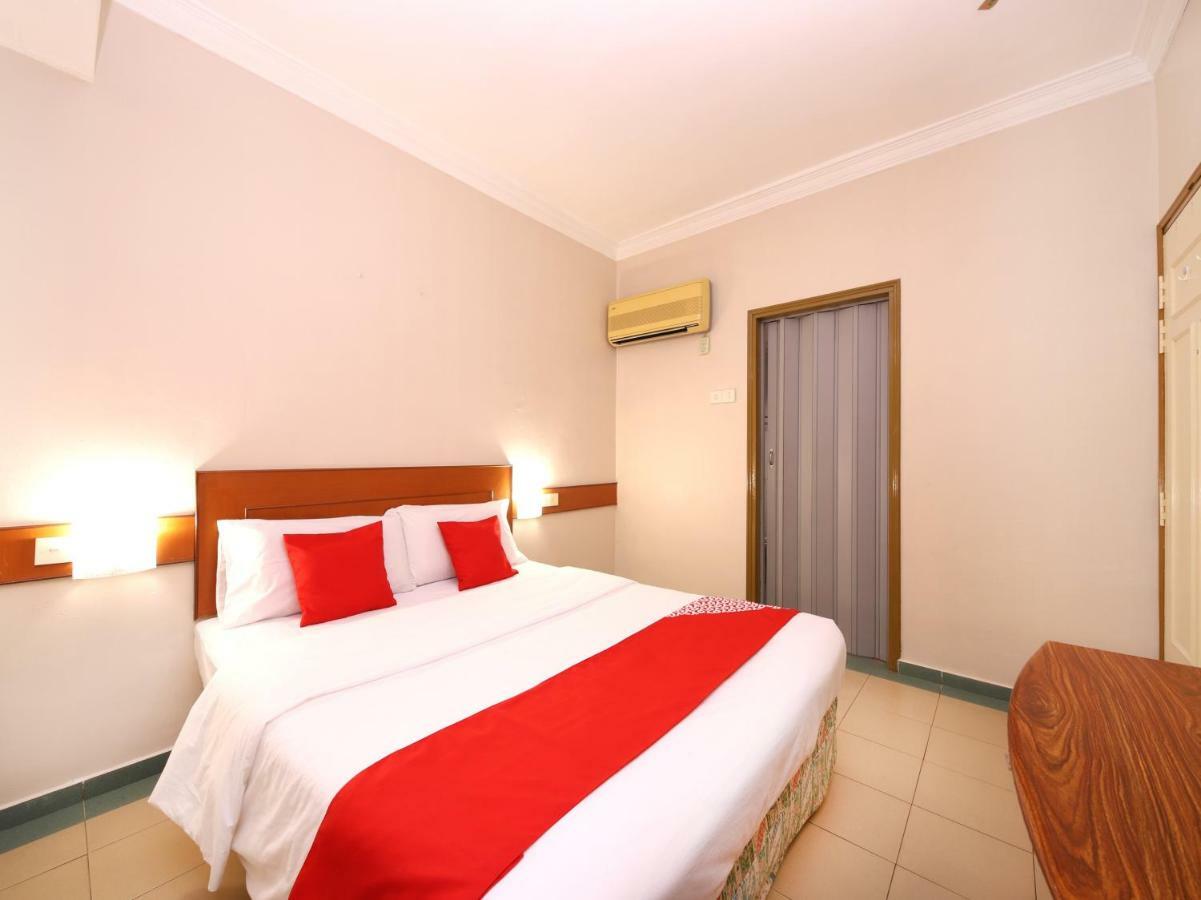Oyo 764 Hotel Famous Inn Malacca Buitenkant foto