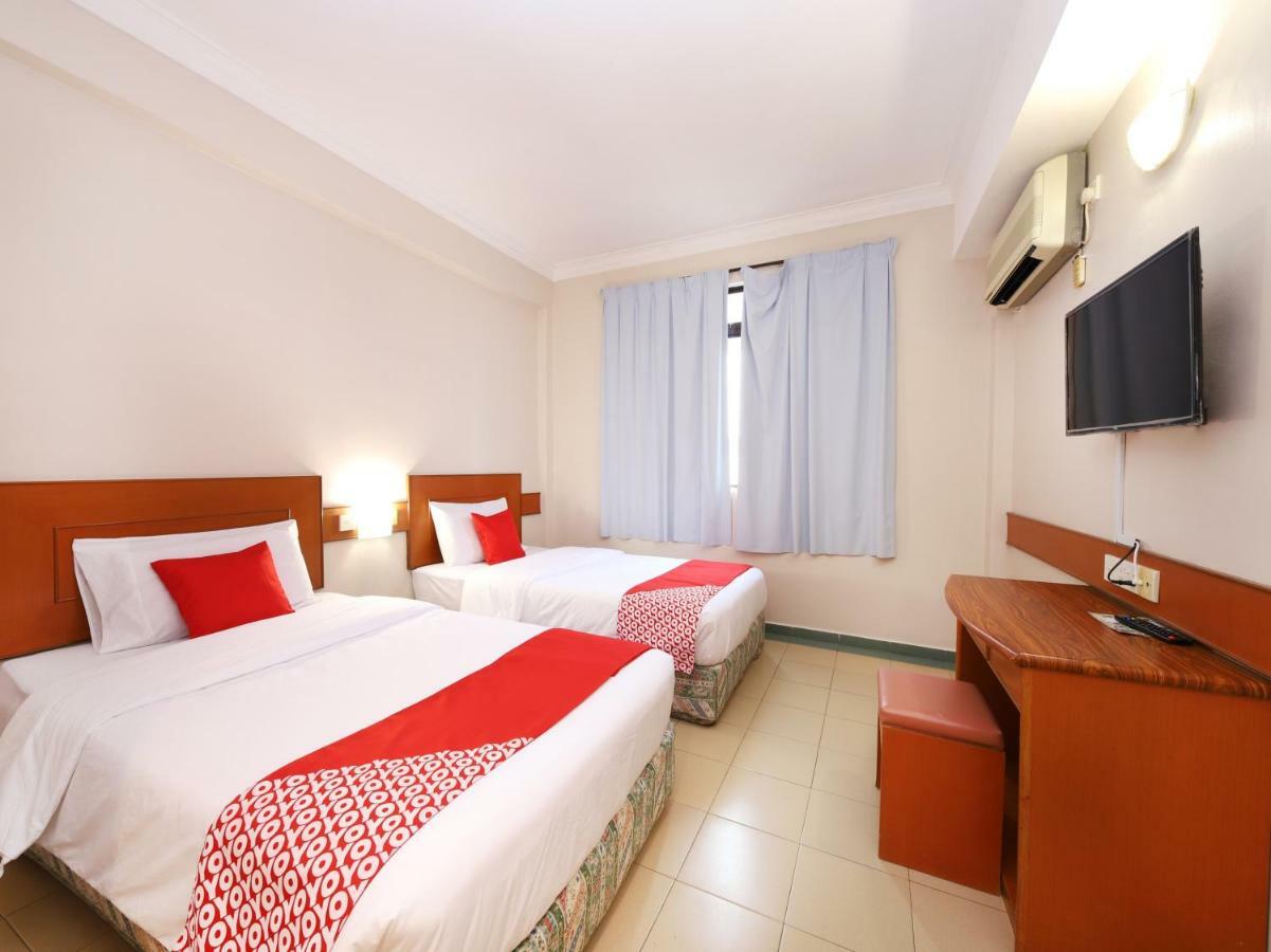 Oyo 764 Hotel Famous Inn Malacca Buitenkant foto