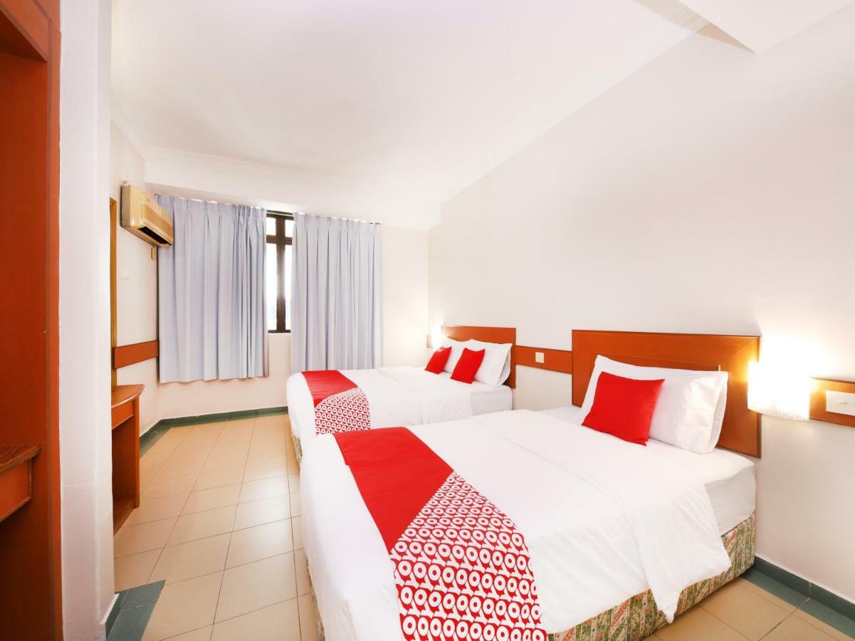 Oyo 764 Hotel Famous Inn Malacca Buitenkant foto
