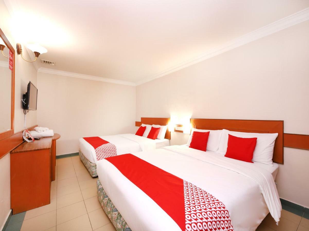 Oyo 764 Hotel Famous Inn Malacca Buitenkant foto